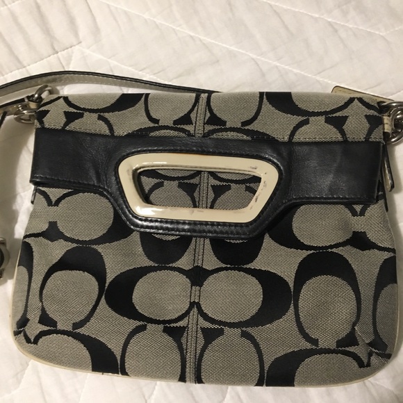 Coach crossbody purse. - Picture 3 of 6